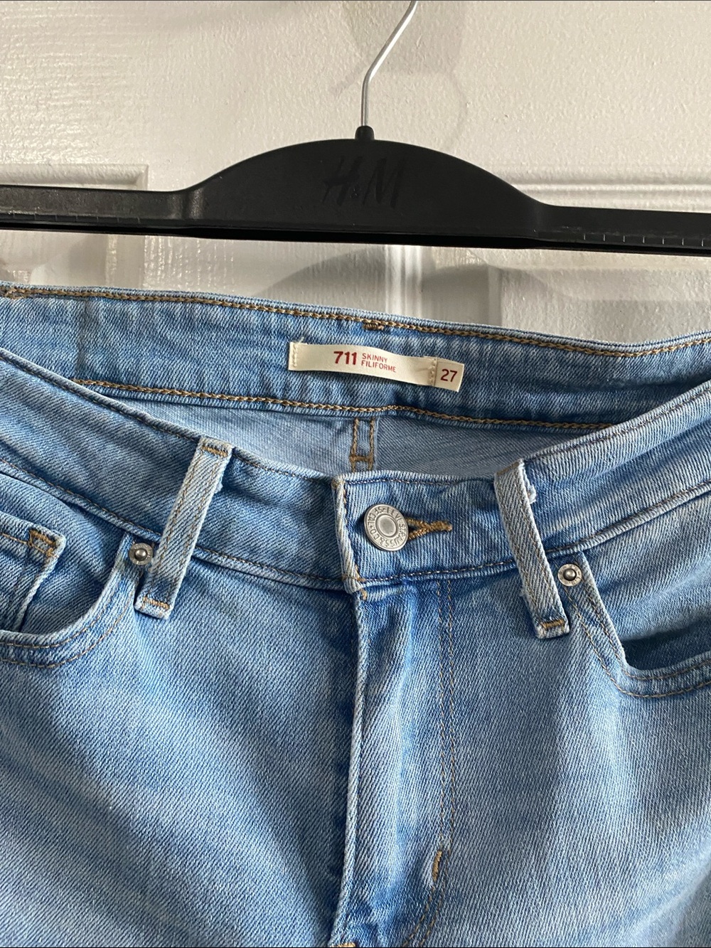 Levi’s 711 Skinny Jeans W27 L30 Distressed Light Wash Denim | kmcloset26 - Picture 6 of 12